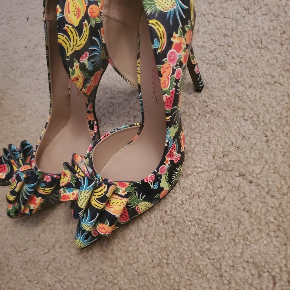 Heels - Picture 3 of 3